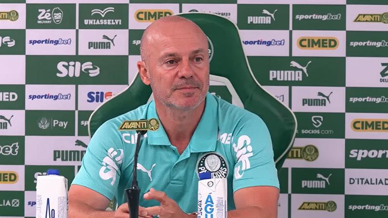 Castanheira explica situação de Vitor Roque e convocados do Palmeiras
