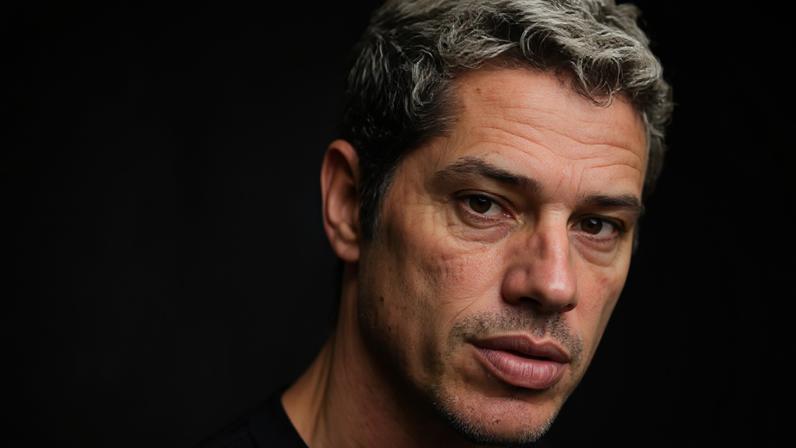 José Loreto acampa com a filha para comemorar aniversário de 8 anos