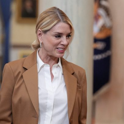 Trump demite Pam Bondi do cargo de procuradora-geral dos EUA