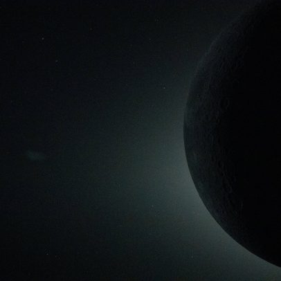 Artemis 2 cruza o lado oculto da Lua, observa eclipse e retorna à Terra