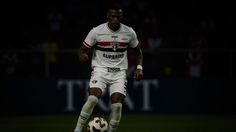 São Paulo paga salário de Arboleda e fixa novo prazo de reapresentação