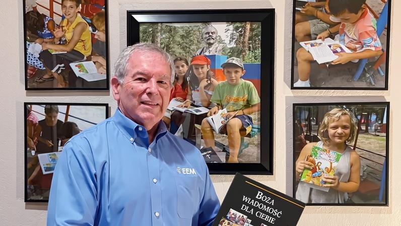 Presidente de missão da Europa Oriental pede que EUA leiam a Bíblia