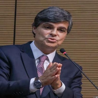 Presidente da OAB-SP solicita investigação de ministros do STF por uso de jatinho