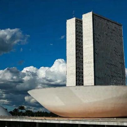 Deputados gastam quase R$ 800 mil em viagens oficiais em três meses