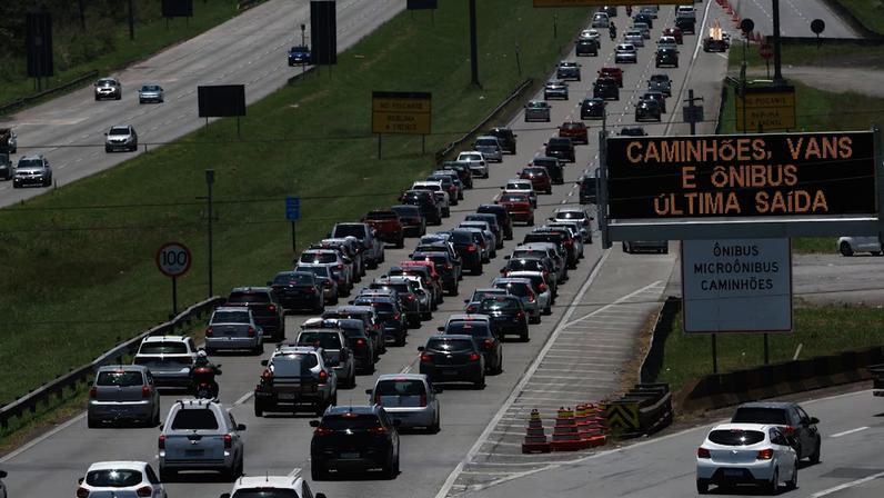 Concessionárias esperam que cerca de 19,8 milhões de veículos circulem por rodovias entre os dias 17 e 22 de abril, segundo a Artesp