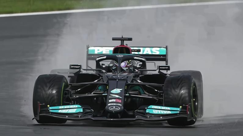 Lewis Hamilton, então piloto da Mercedes, durante a sessão de treinos no Istanbul Park, em Istambul, em 9 de outubro de 2021, antes do Grande Prêmio de Fórmula 1 da Turquia.