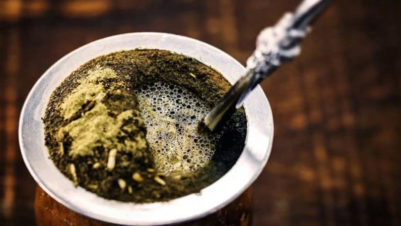 Chimarrão: benefícios para a saúde e cuidados do sul do Brasil