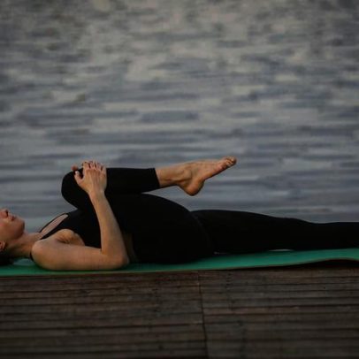 Estudo mostra benefícios de exercícios realizados deitado