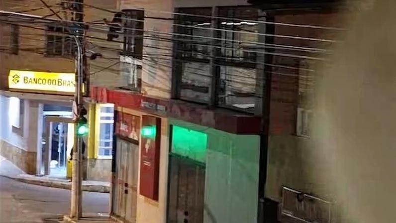 Agência bancária foi atacada durante a madrugada