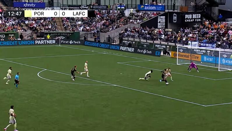 Kevin Kelsy comemora seu gol na vitória do Portland Timbers