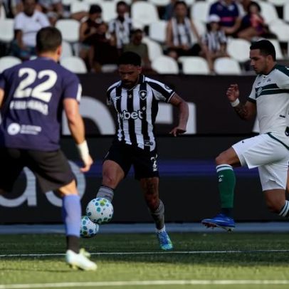 Botafogo empata com o Coritiba em duelo de quatro gols no Nilton Santos