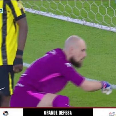 Empate 3-3 entre Al Ittihad e Neom SC com defesa de Rajkovic