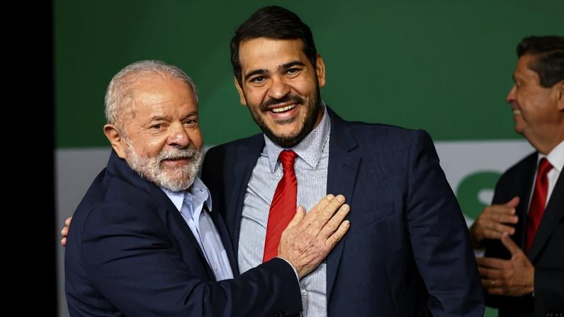Lula com o minsitro da AGU Jorge Messias