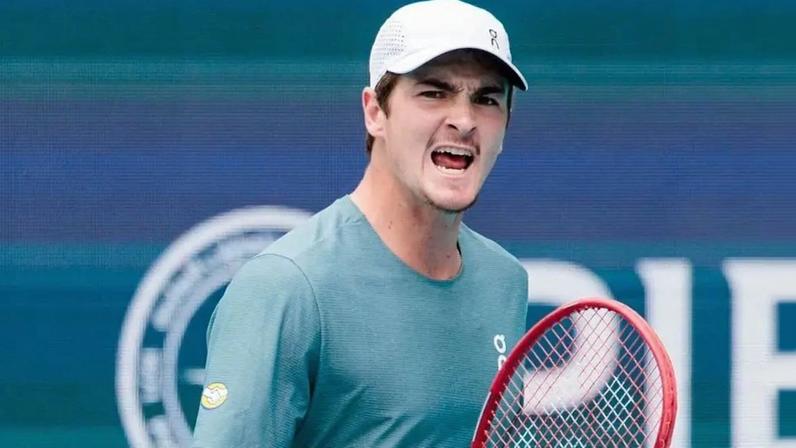 João Fonseca em ação no Miami Open (Foto: Divulgação)