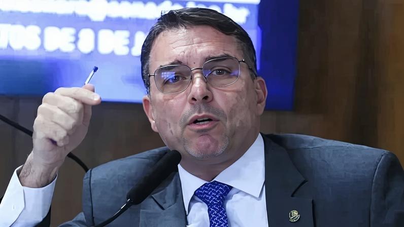 O senador e pré-candidato a presidência Flávio Bolsonaro