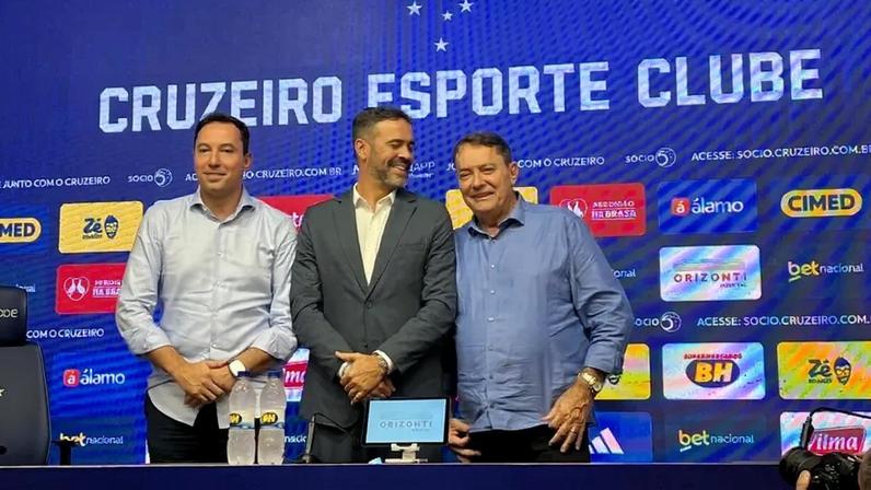 Artur Jorge e Pedrinho (Foto: Eduardo Statuti/Lance!)