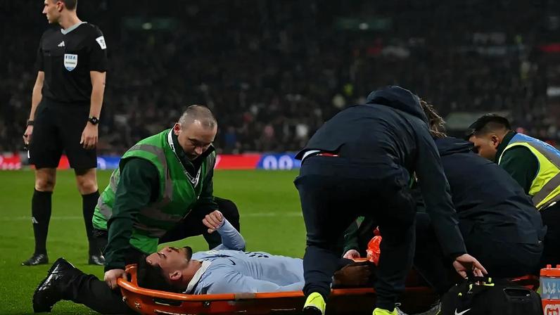 Piquerez passou por cirurgia no tornozelo direito nesta semana (Foto: GLYN KIRK / AFP)