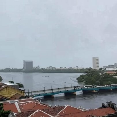 Chuva forte provoca alagamentos e suspensão de aulas no Grande Recife