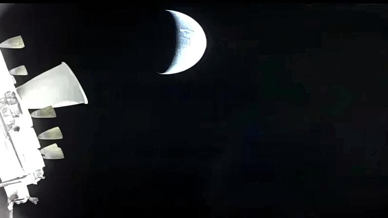 Câmera da Nasa na cápsula Orion mostra a Terra de fundo