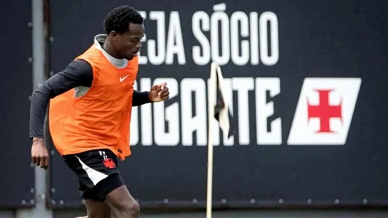 Andrés Gómez em treino do Vasco (Foto: Dikran Sahagian/Vasco)