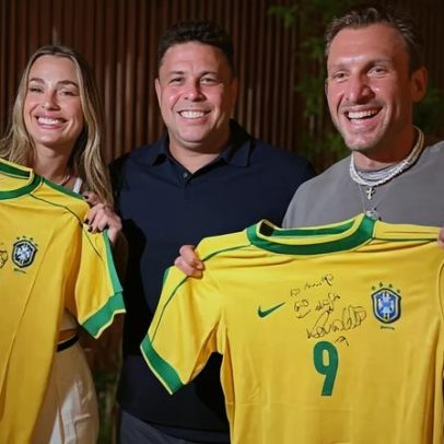 Sabalenka ganha camisas autografadas por Ronaldo e posta foto com ele