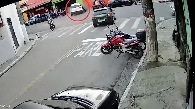 Vídeo de câmera de segurança flagrou o crime