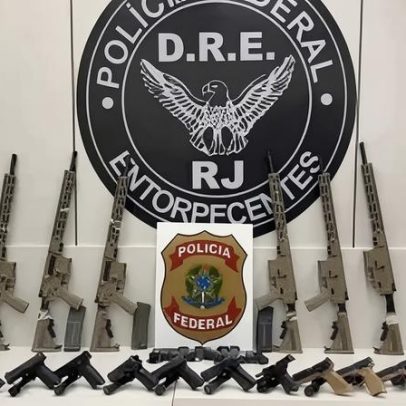 PF apreende arsenal com seis fuzis e 11 pistolas na Via Dutra, RJ