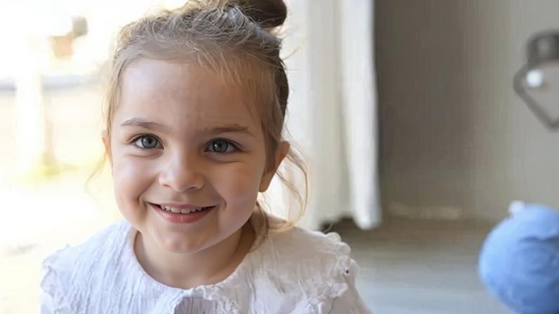 Aurora Lima Nery, de 3 anos, foi selecionada para um tratamento experimental de terapia gênica nos Estados Unidos após ser diagnosticada com uma doença rara