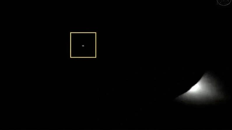 Ponto “misterioso” surge durante transmissão da Artemis de eclipse do Sol • NAsa