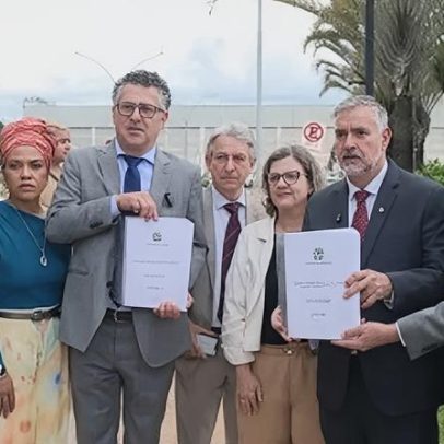 Base do governo na CPMI do INSS entrega relatório à PF