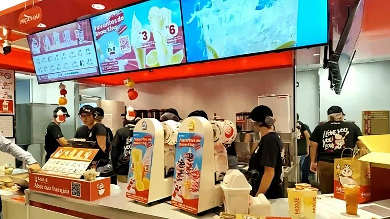 Fundada em 1997, a Mixue conta com mais de 47 mil unidades ao redor do mundo e é maior que McDonald's e Starbucks