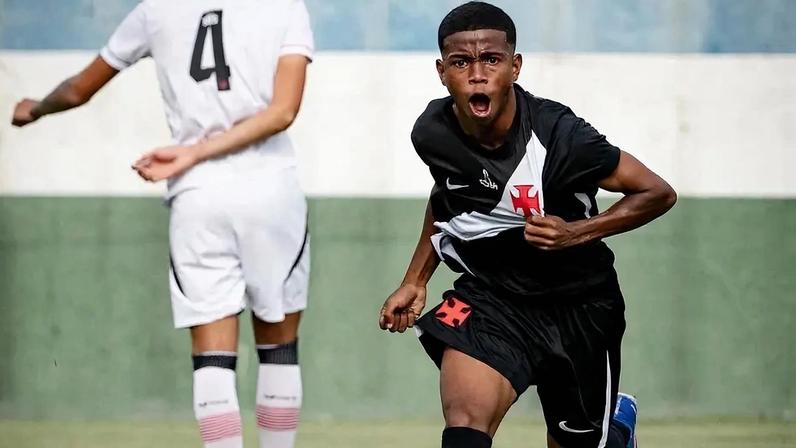 Juninho comemora seu gol na partida entre Vasco e Vitória (Foto: Dikran Sahagian/Vasco)