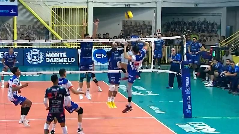 Momento da lesão do oposto Hisham, do Monte Carmelo (Foto: Reprodução/SporTV)