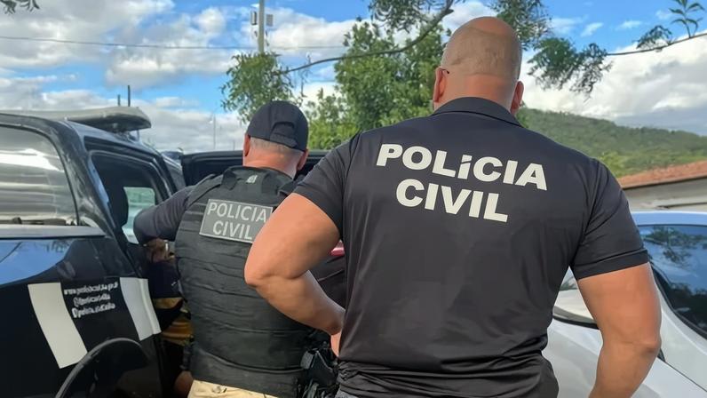 O homem foi preso e encaminhado a uma unidade policial, onde teve o mandado de prisão preventiva cumprido