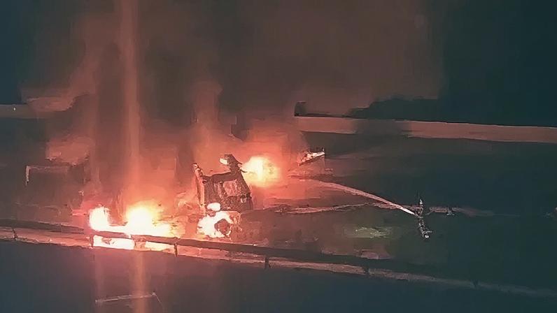 Segundo concessionária, veículo rodou e bateu na barra de proteção após perder o controle.