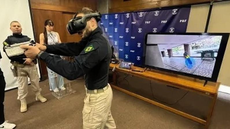 Agente usa realidade virtual para treinar uso de Taser