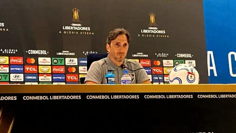 Zubeldía em coletiva após Fluminense x Independiente Rivadavia (Foto: Pedro Brandão/ Lance!)