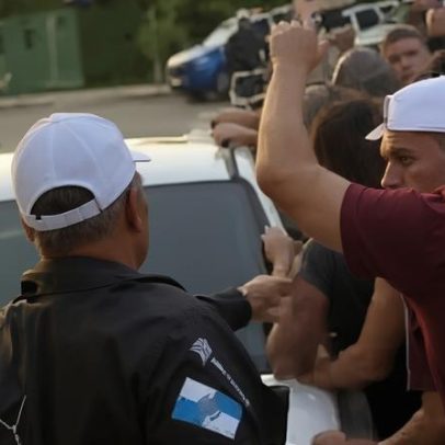 Martinelli, Canobbio, Samuel Xavier e Renê em protesto com torcedores
