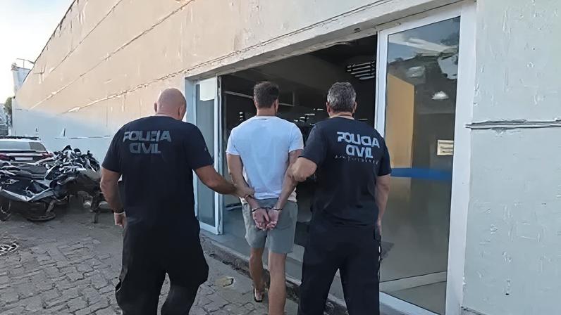 Suspeitos presos durante operação da Polícia Civil contra esquema de pirâmide financeira que teria causado prejuízos milionários no estado.