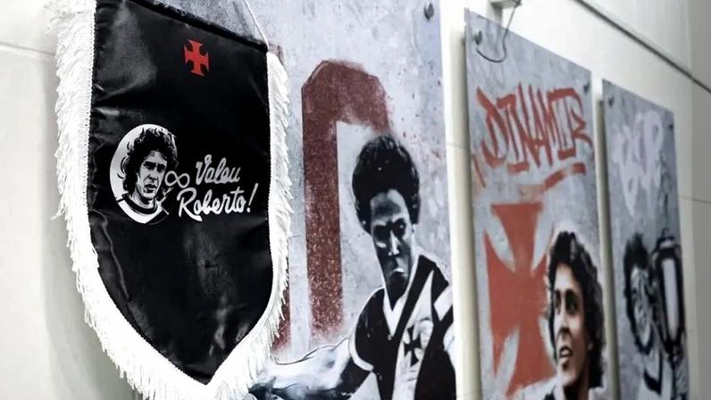 Flâmula em homenagem a Roberto Dinamite utilizada na partida entre Vasco x São Paulo (Foto: Matheus Lima/Vasco)