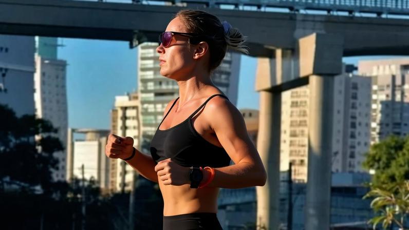 A jornalista e triatleta Mara Flávia em um de seus treinos (Foto: Reprodução/Instagram)