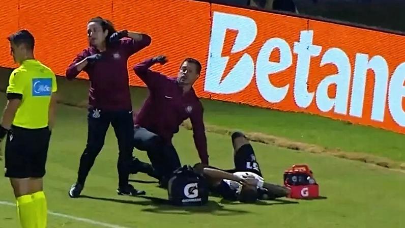 Kayke deixou o campo lesionado (Foto: Reprodução/Prime Vídeo)