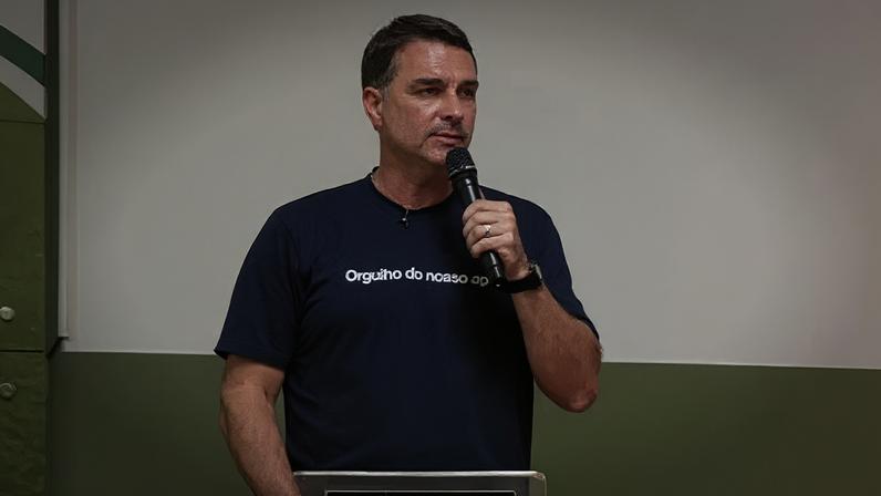 Flávio Bolsonaro durante Agrishow 2026