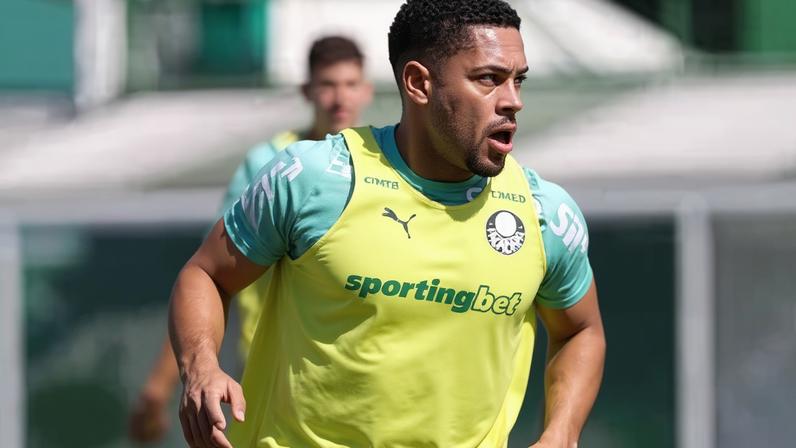 Palmeiras se reapresenta; Vitor Roque treina com grupo em tempo integral