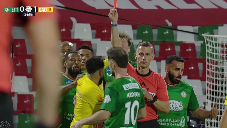 Al-Qadsiah vence 1-0 após cartão vermelho de Abu Al Shamat