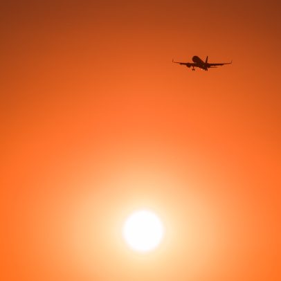 O que está por trás da alta das passagens aéreas internacionais