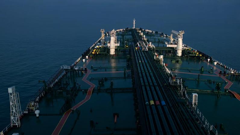 Navio petroleiro: vários armadores abandonaram rapidamente os planos de retirar navios que estão presos na região há semanas. (Foto: Ali Mohammadi/Bloomberg)