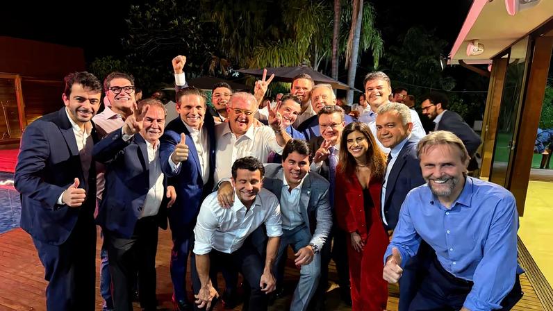Festa que celebrou aprovação do nome de Odair Cunha ocorreu na casa do deputado Dr. Luizinho