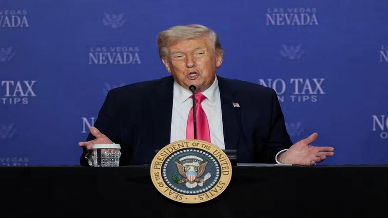 presidente dos EUA, Donald Trump, discursa durante uma mesa-redonda sobre cortes de impostos