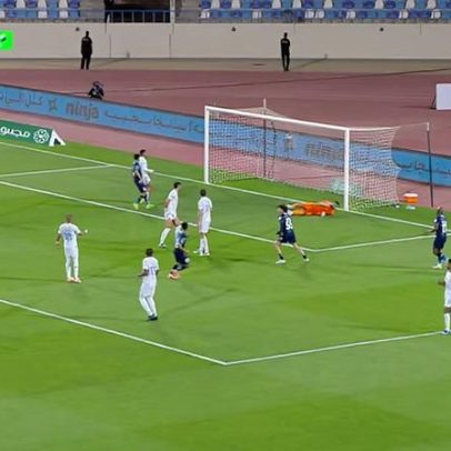 Al Okhdood vence Al Fateh por 1 a 0, gol de Abdulaziz Saleh Al Hatila